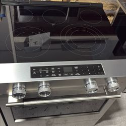 KitchenAid Electric Stove Ready Black/Chrome Finish 5.3 CU. Ft