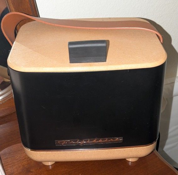 Frigidaire Mini Fridge 