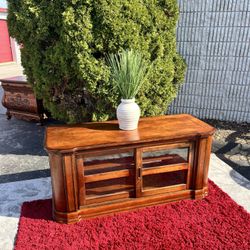 Modern Mable Solid Wood Entertainment Stand