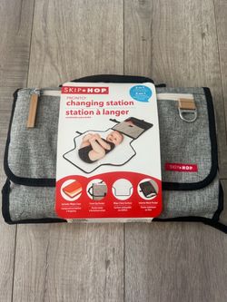 Skip Hop Pronto Portable Changing Station