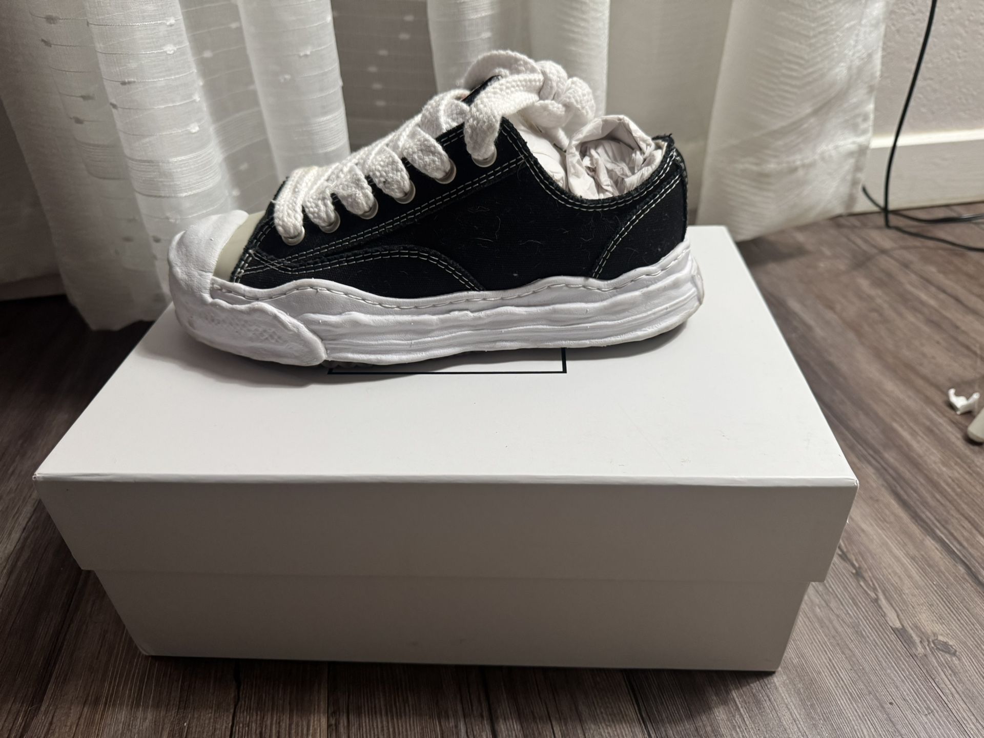 Maison Mihara Size 40 ( SIZE 8 US )