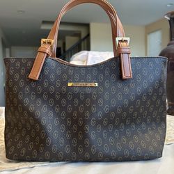 Used woman purses, wallets and accessories