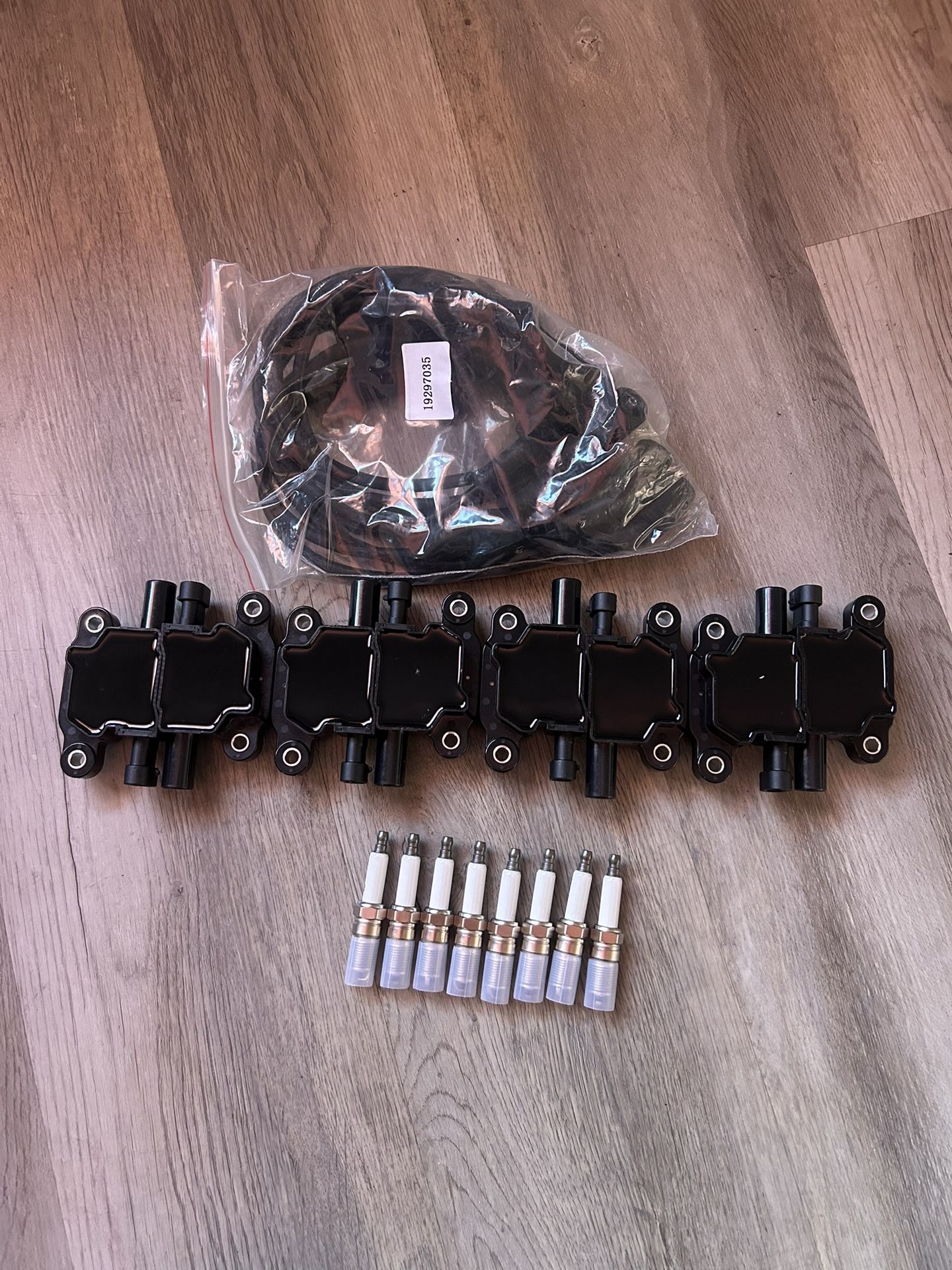 Spark Plugs And Wire And Coil Packs Ignition Coil Set For GM 4.8 5.3 6.0 6.2 7.0