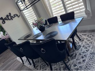 6 beautiful chairs (only chairs)