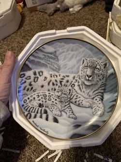 Snow Leopards Display Plate 