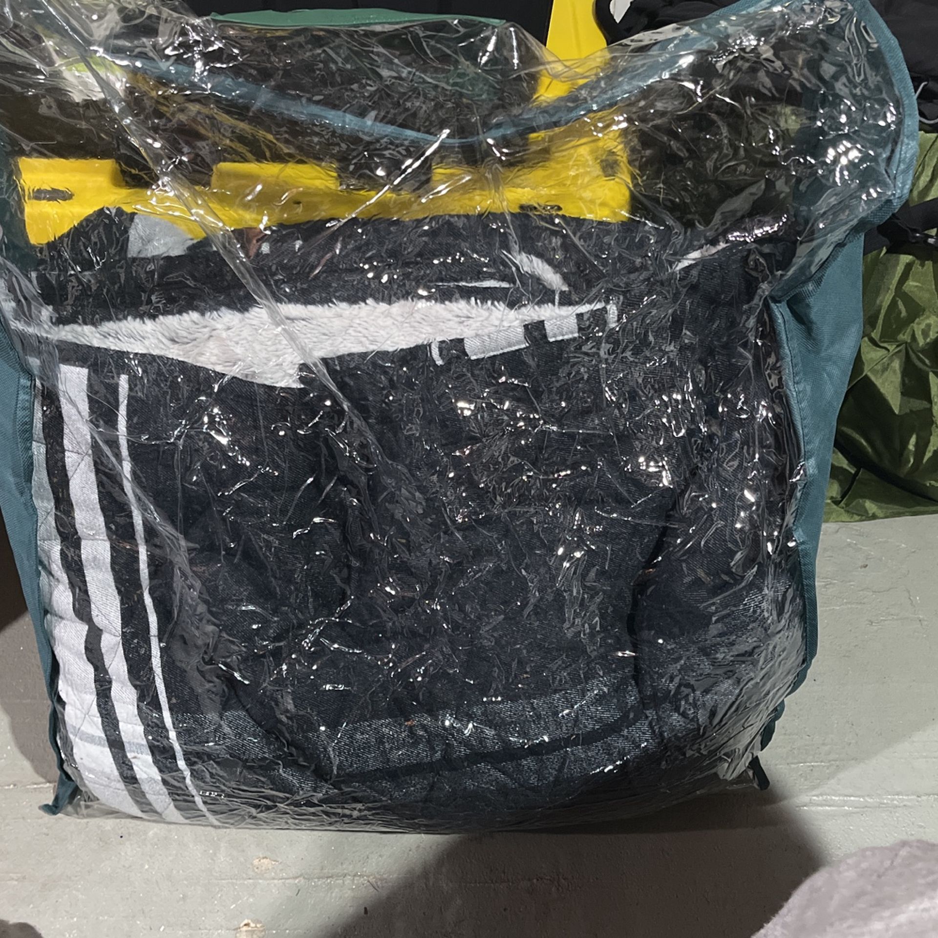 UGG - Comforter Blanket ( Queen ) 