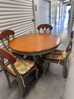 Dining Table, Great Condition
