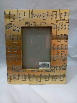 BRAND NEW - MUSICAL NOTES PICTURE FRAME