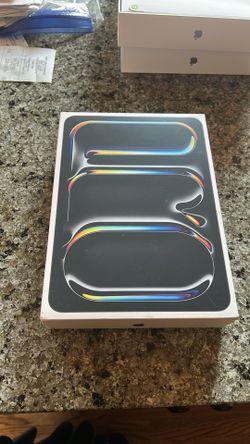 iPad Pro 11 inch  m5 256gb WiFi only sealed