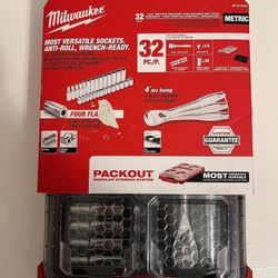 Milwaukee 48-22-9482. 3/8 in. Drive Metric Ratchet and Socket Mechanics Tool Set with PACKOUT Case (32-Piece).