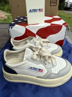 AUTRY LEATHER SNEAKERS ,kids size 10,5
