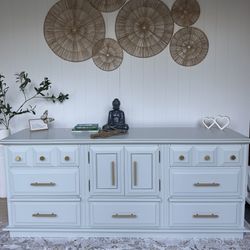Dresser & Nightstands