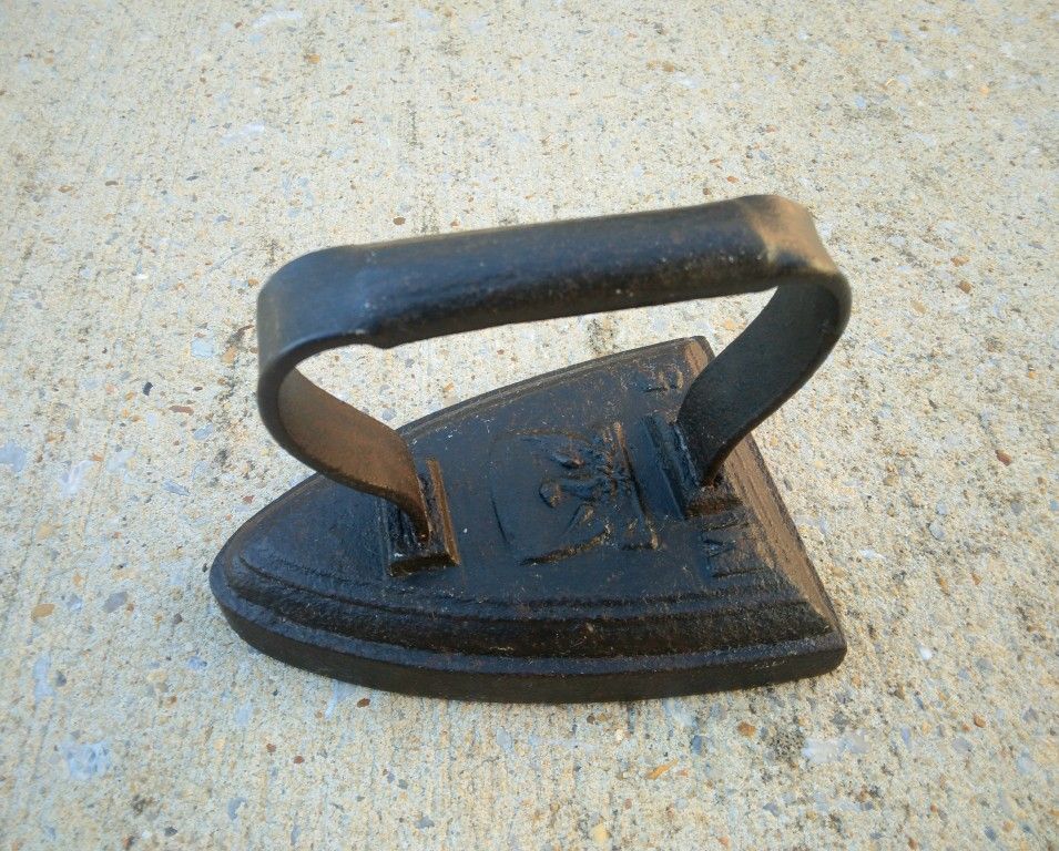 Antique Cast Iron Eagle/M5 Flat Iron