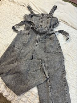 Woman’s jumper $15