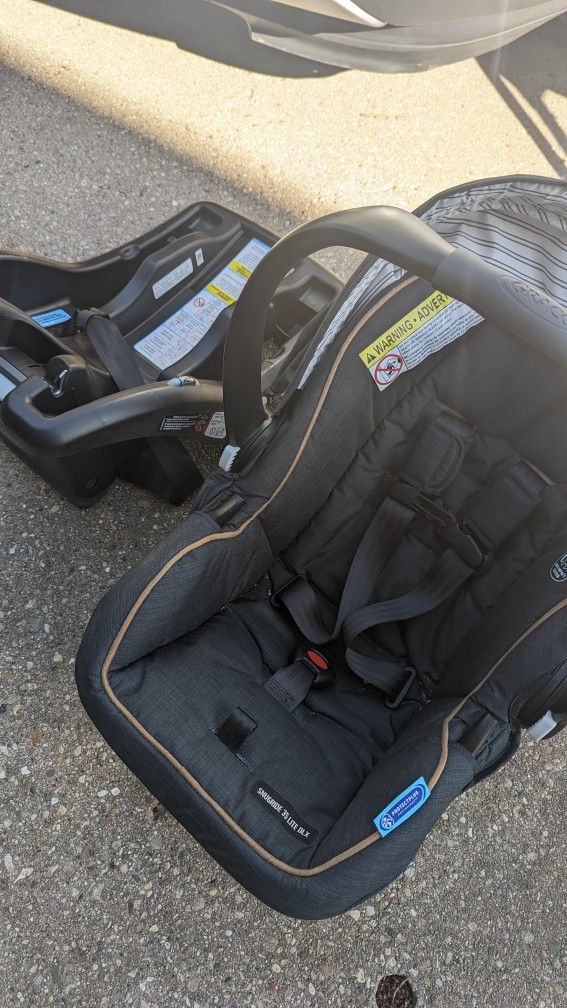 Car Seat With 2x Base