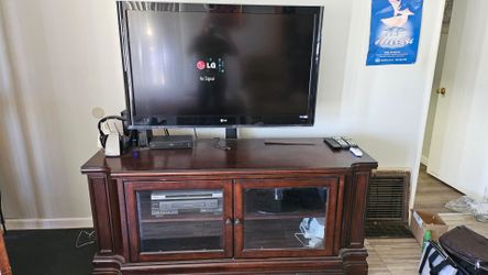 TV Console with LG TV that works.