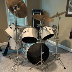 Pearl 7 Piece White Export Drum Set