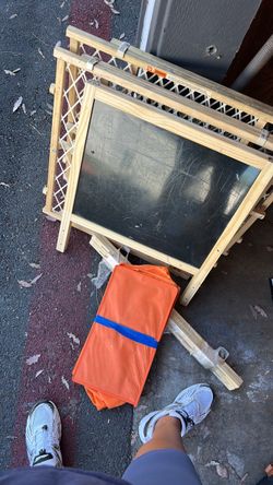 Kids art easel