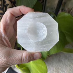 Selenite Sphere Holder