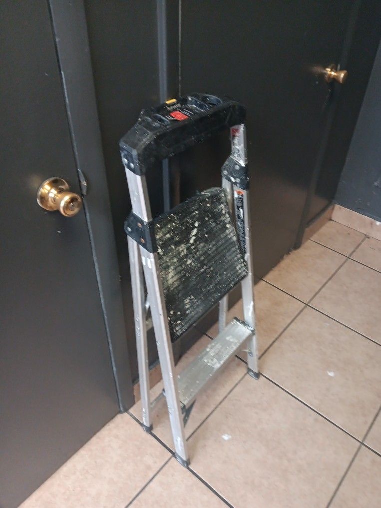 Small Aluminum Foldable Step Ladder 