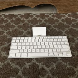 Original Apple iPad Keyboard Dock – Works Great, Ready to Use