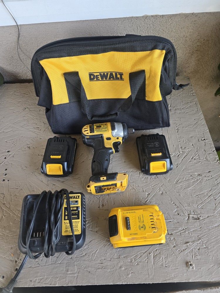 DEWALT DRILL 20 VOLT