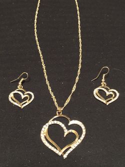 Women 14 kt gold plated diamond rhinestone hear. Necklace 22” and earrings set no refunds