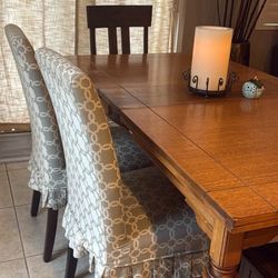 4 Dining Room Chairs With Two Sets Of Covers