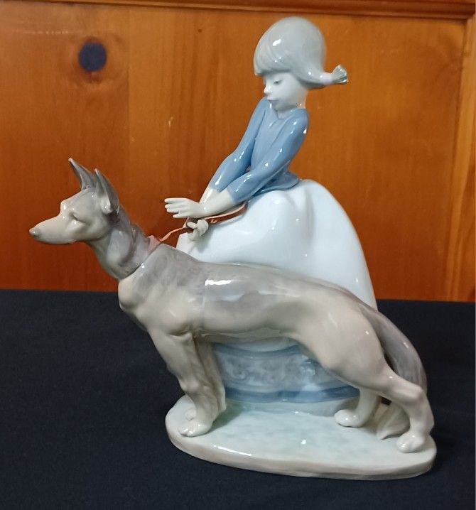 Retired LLADRO 1533 Not So Fast Girl with German Shepherd Dog On Leather Leash 
