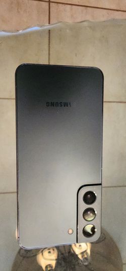 Samsang S22 - works great , Has a small Crack in the corner 