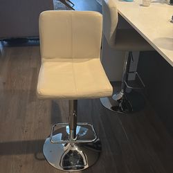 4 counter/bar adjustable stools