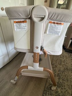 Baby Bedside Bassinet with Adjustable Height
