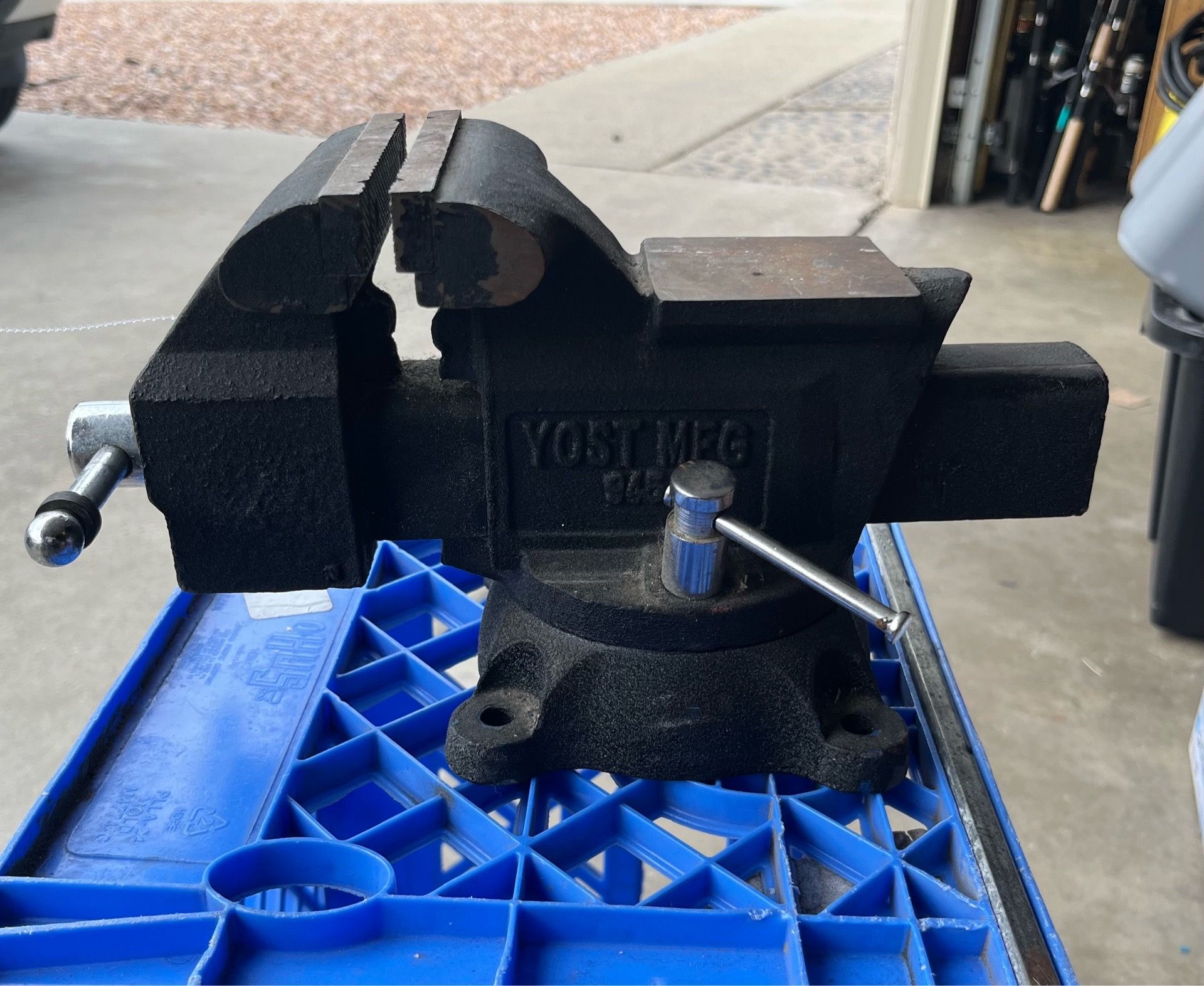 Yost mfg 945 Bench Vise 4” 1/2 Jaws Vintage Made in China