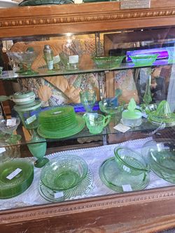 URANIUM GLASS DEPRESSION VASELINE GREEN BLACK LIGHT