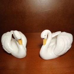Two Vintage Porcelain Swan figurines