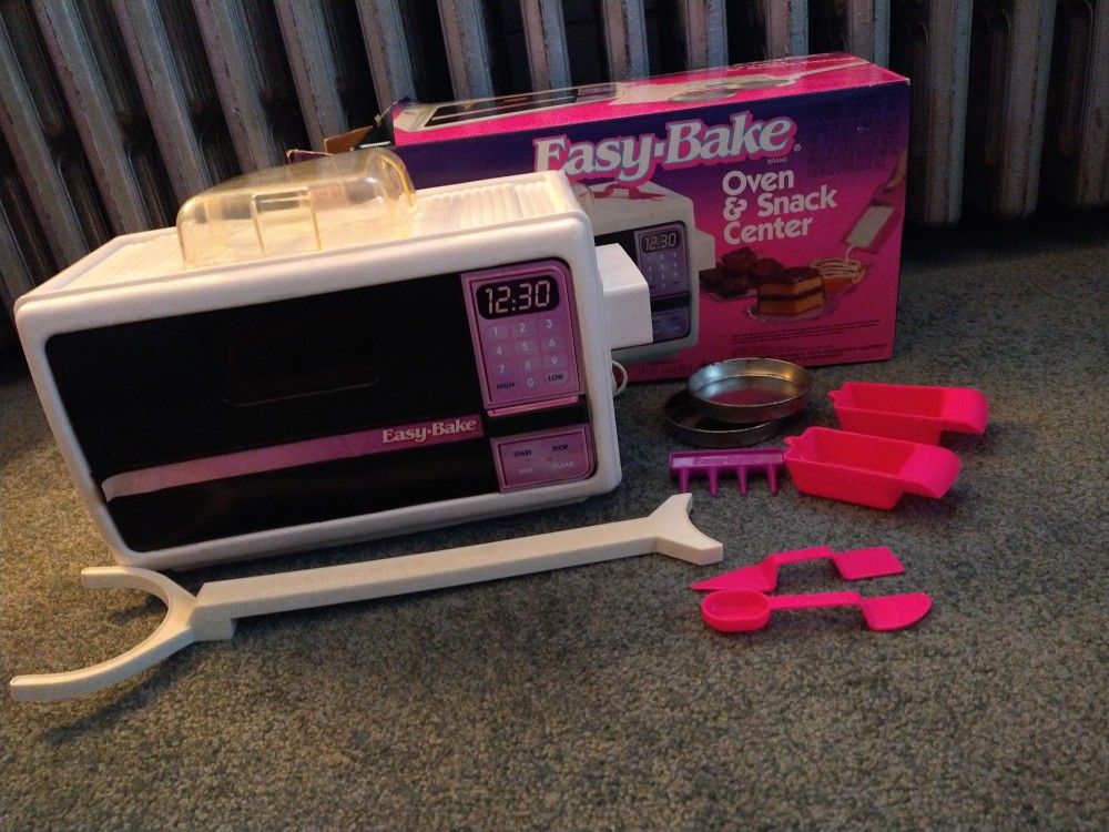 Easy-Bake Oven & Snack Center