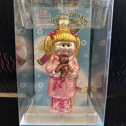 2005 AMERICAN GREETINGS CABBAGE PATCH KIDS ORNAMENT IN BOX-Girl W/ Toy