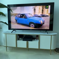 TV stand 70” beautiful and looks like new