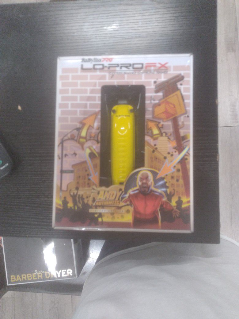 BaByliss Pro LO-PRO FX HIGH PERFORMANCE LOW-PROFILE TRIMMER,THEY ARE  YELLOW AND REALLY GOOD QUALITY