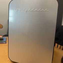 Frigidaire Portable Mini fridge 