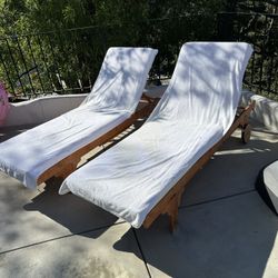 2 Pool Loungers 