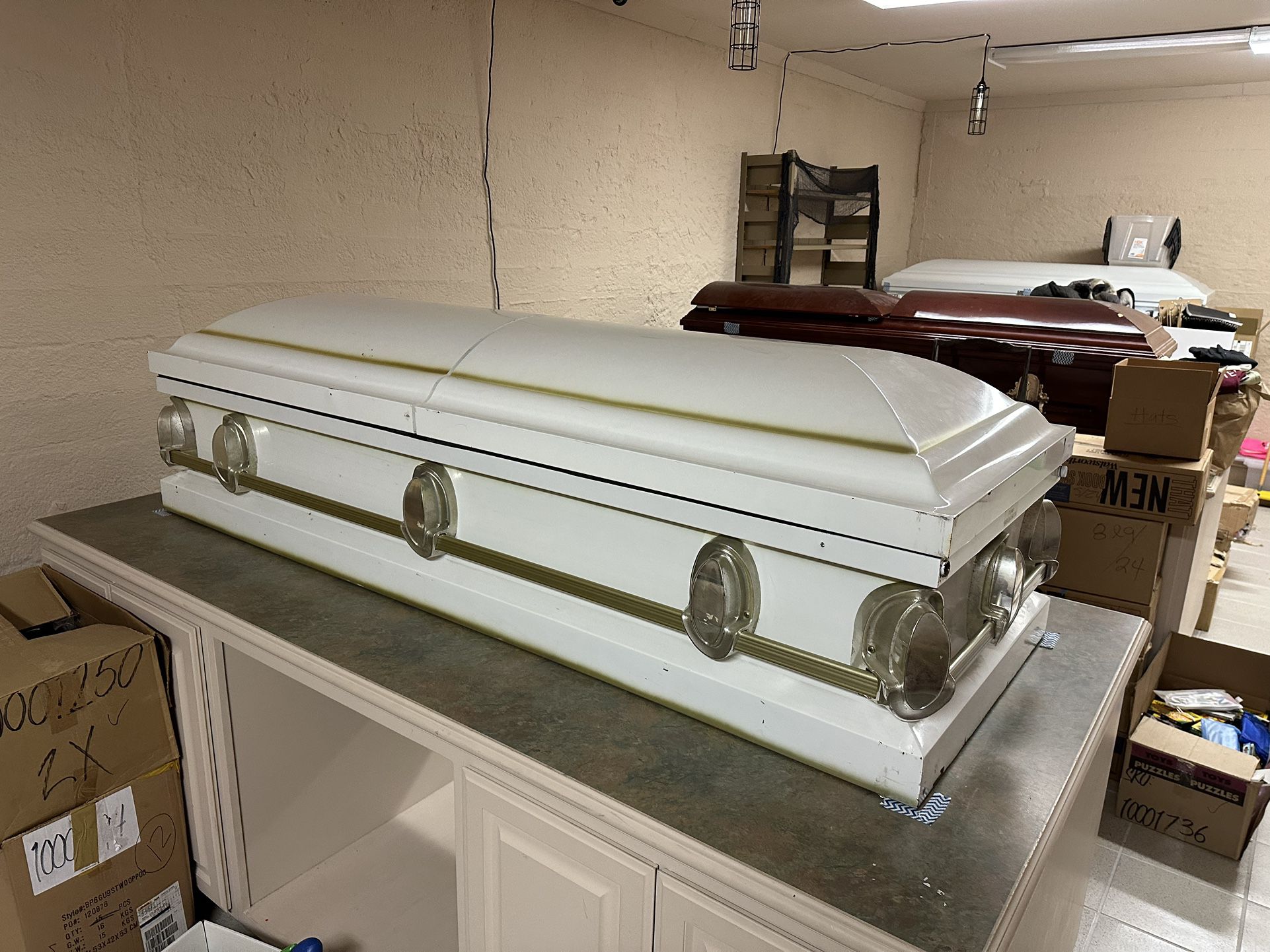 2 Coffins (Props)