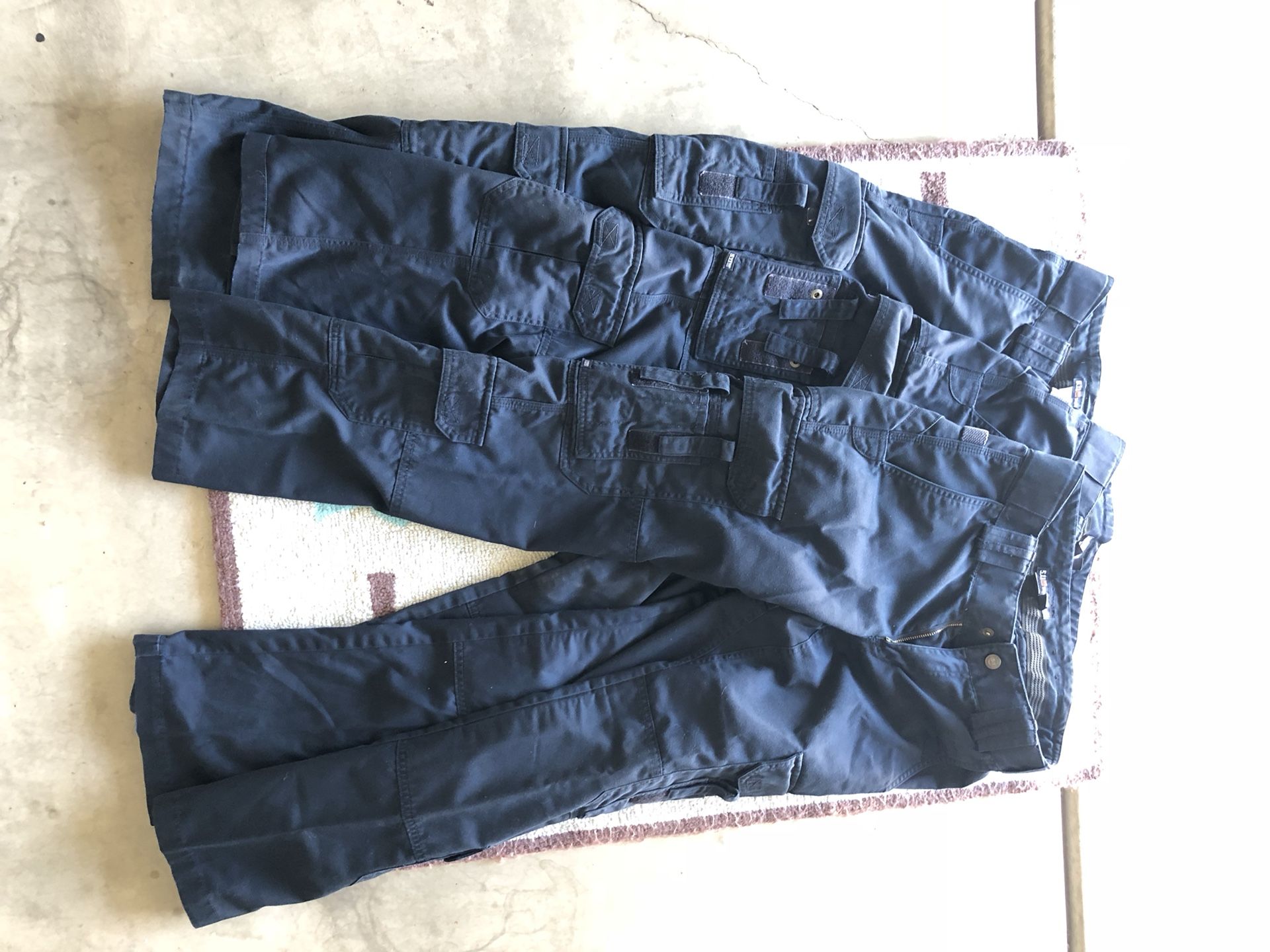 Women’s 5.11 EMS cargo pants in Navy size 2 long