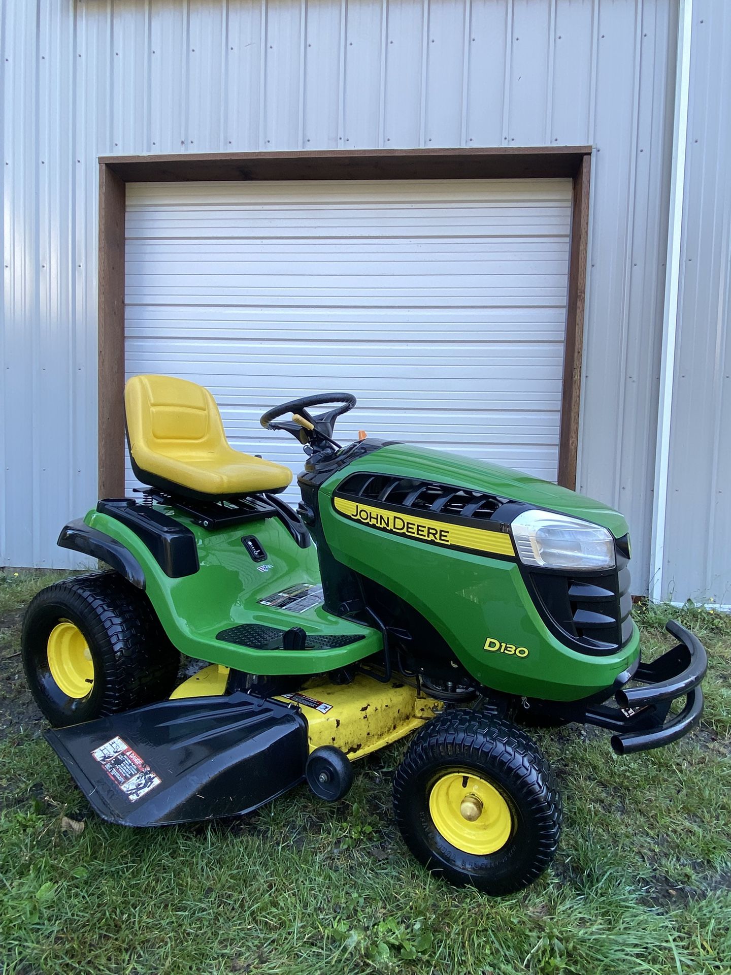 John Deere D130 Mower Rider Lawnmower