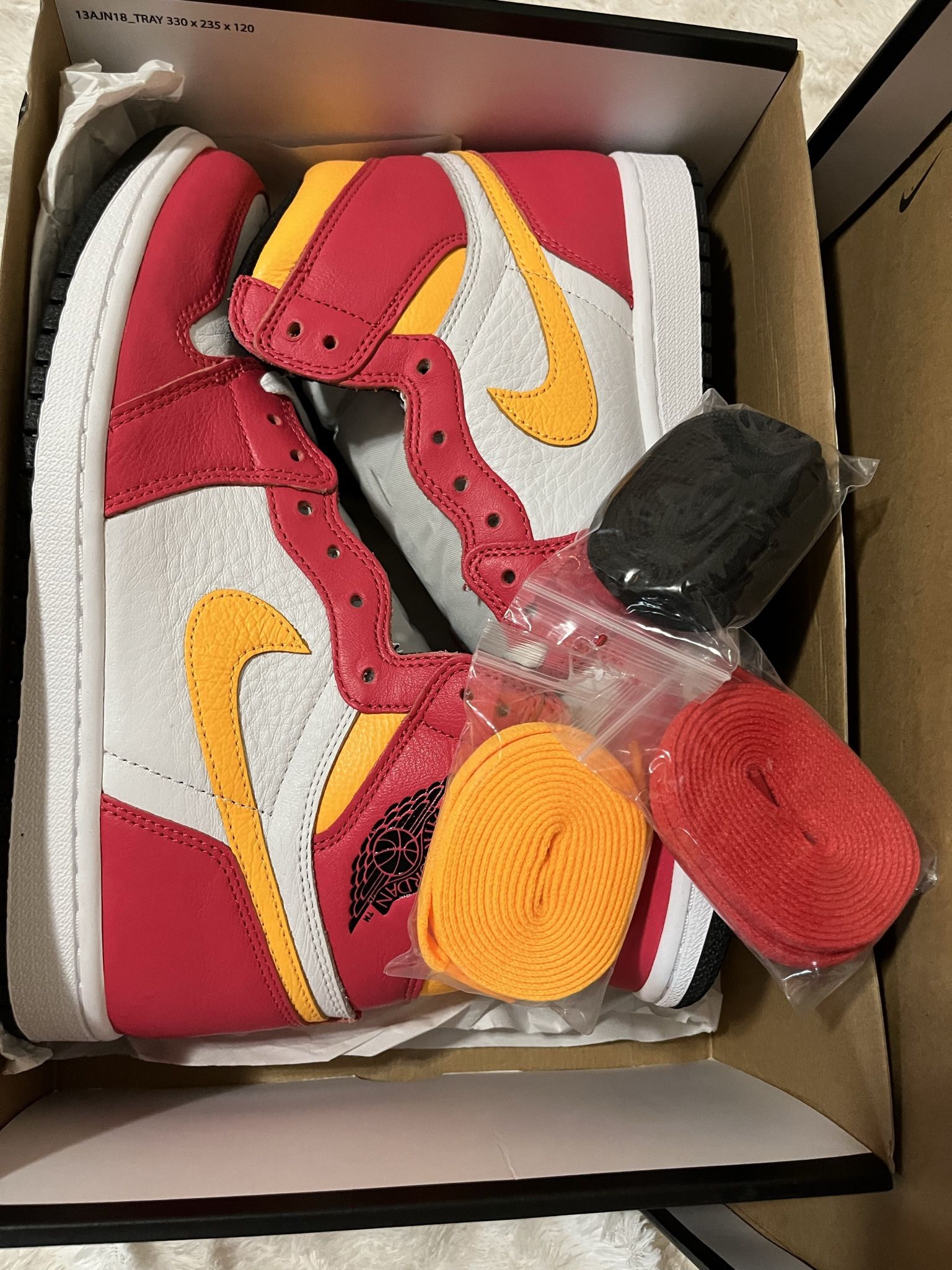 AIR JORDAN 1 RETRO HIGH OG (Light Fusion Red)