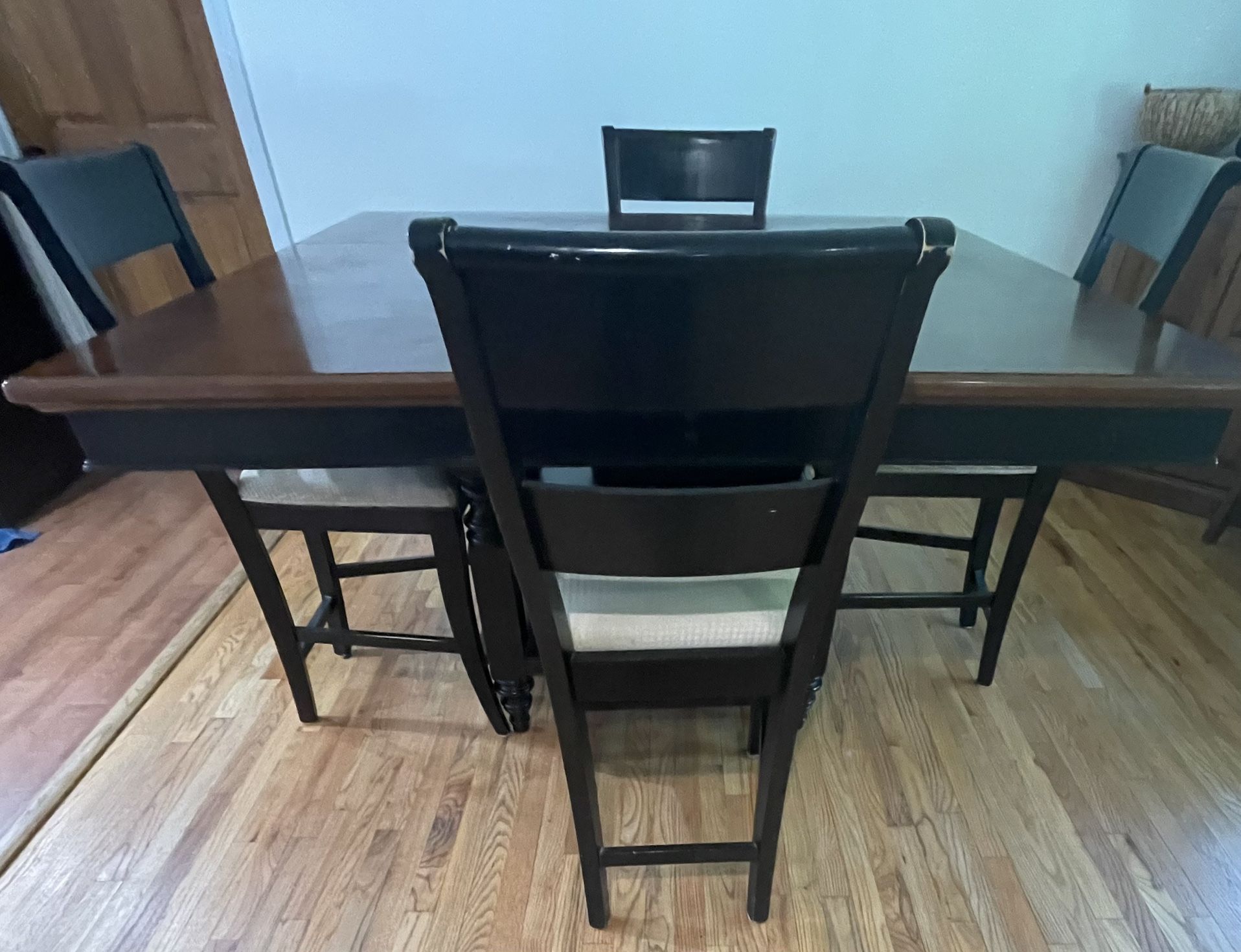 Dining Table & Chair Set