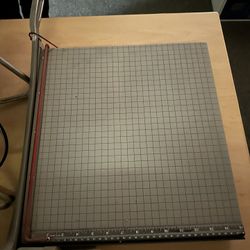 Paper Trimmer/guillotine