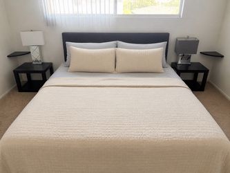 King Size Southerland Prelude Mattress + Bed Frame Stand ($1,200 MSRP) – $150