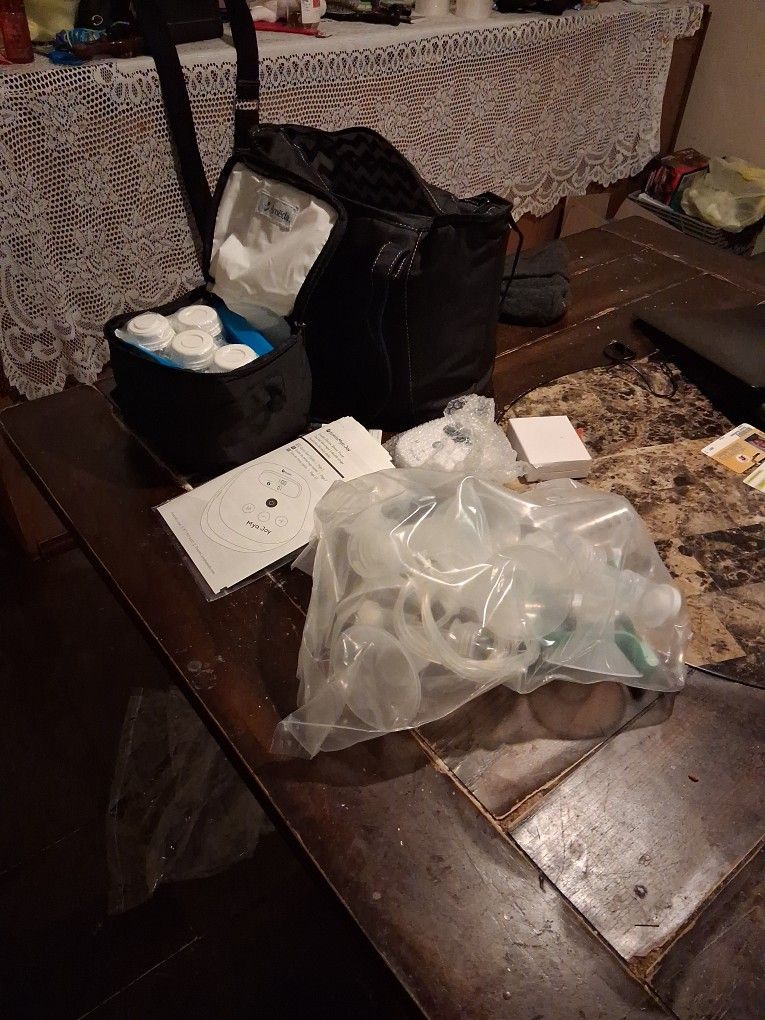 Breast pump with all accessories