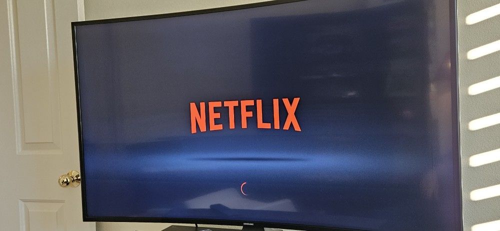 Samsung TV 4k 49" Curved for Sale in Newport Beach, CA - OfferUp